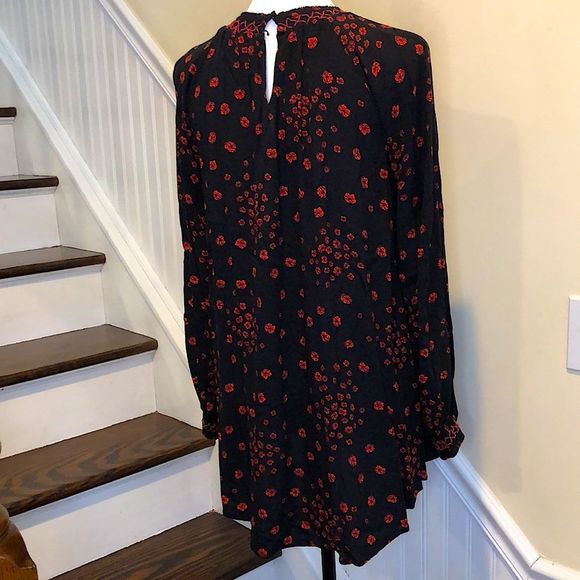 FREE PEOPLE Black Boho Tunic w Smocked Detail and Red Floral Pattern Sz Small - Picture 5 of 15